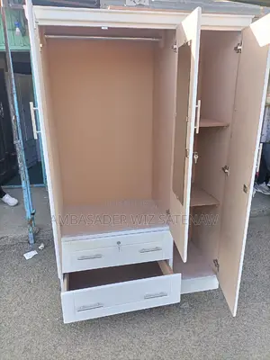 Photo - የልብስ ቁምሳጥን