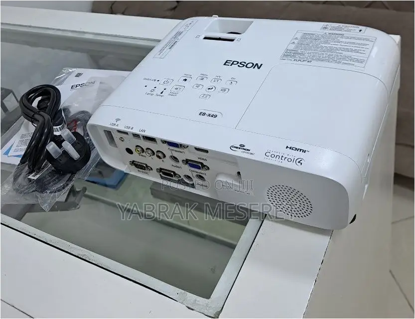 Brand New EPSON Projector With Manual CD and Cartoon