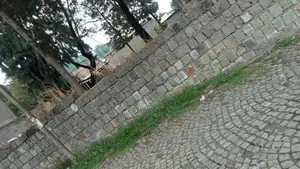 በአስቸኳይ የሚሸጥ ለማንኛውም አይነት ግንባታ መሆን የሚችል