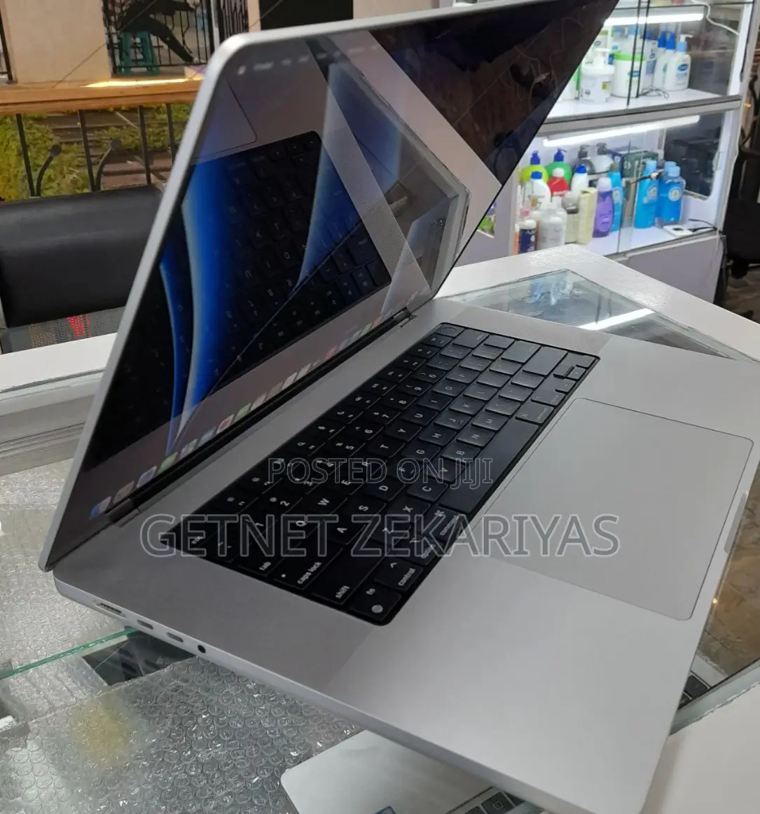 New Laptop Apple MacBook Pro M1 16GB Apple M1 Pro SSD 512GB