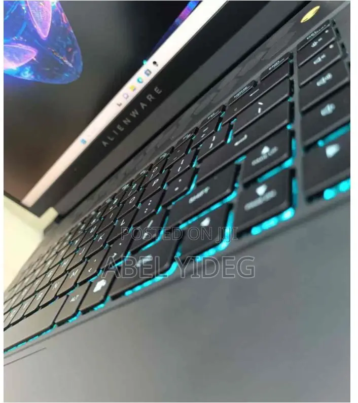 New Laptop Alienware M17x R2 16GB Intel Core I9 SSD 1T