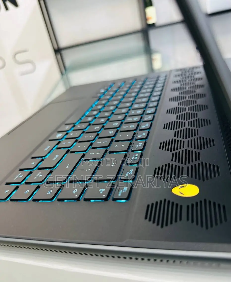 New Laptop Alienware M17x R2 16GB Intel Core I9 SSD 1T