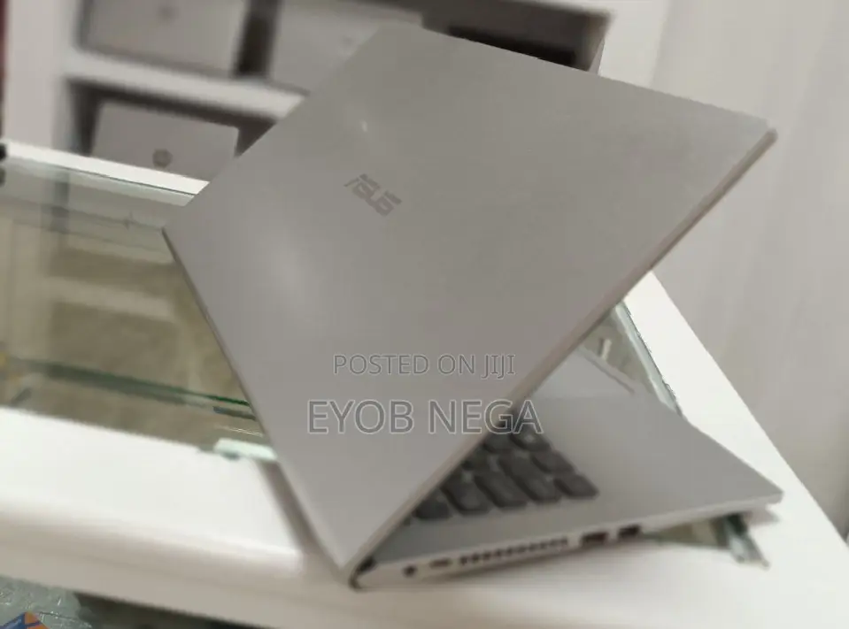 New Laptop Asus VivoBook 15 X505BA 8GB Intel Core I5 SSD 512GB