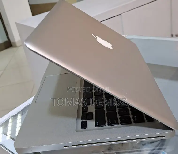 New Laptop Apple MacBook Pro 2012 8GB Intel Core I5 SSD 320GB