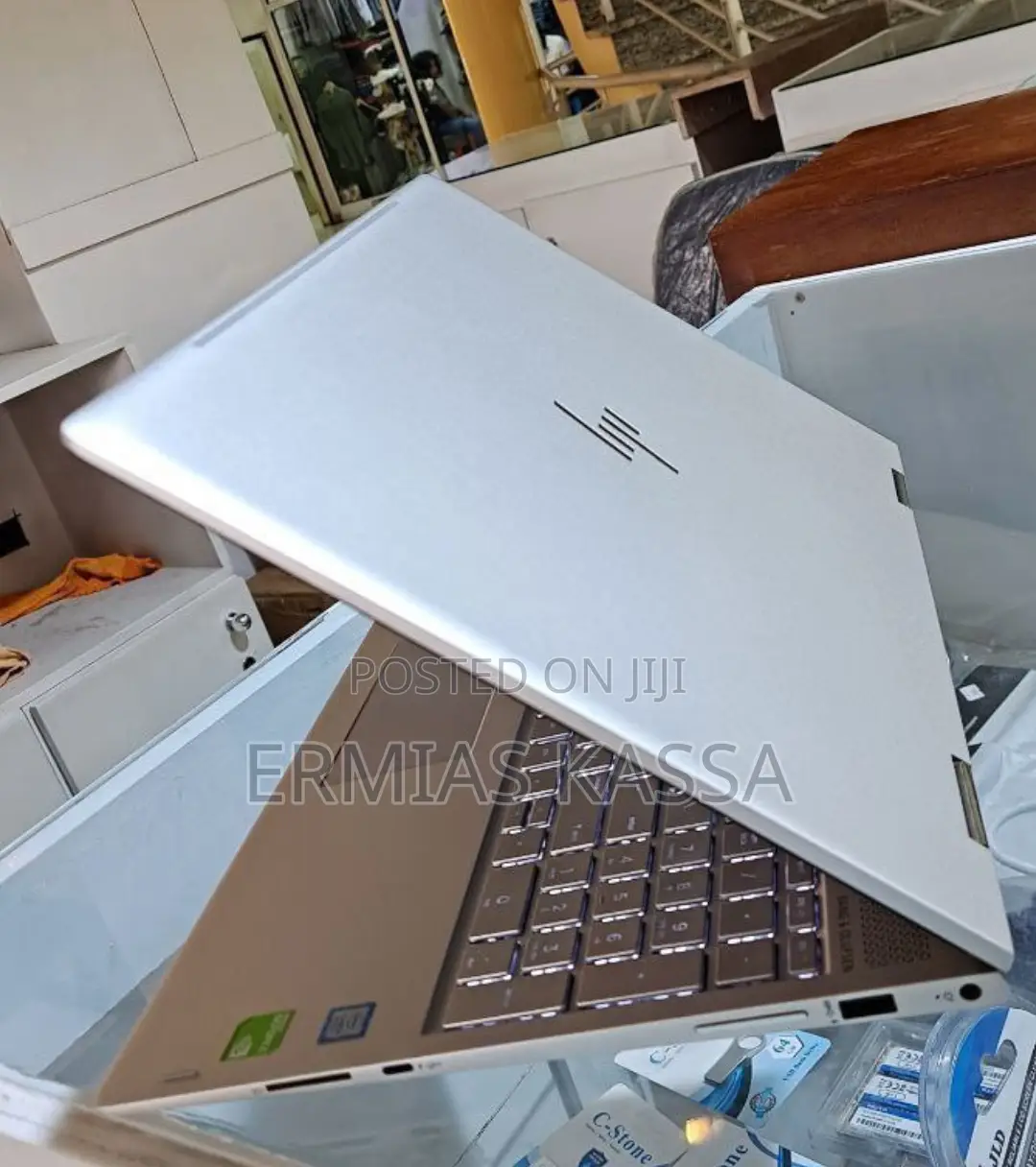 New Laptop HP Envy X360 8GB Intel Core I5 SSD 512GB