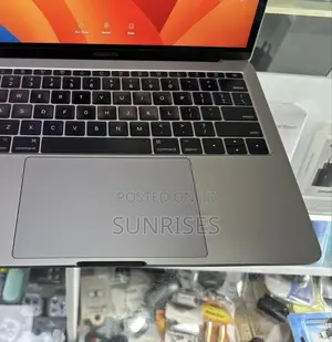 New Laptop Apple MacBook Pro 2017 8GB Intel Core I5 SSD 256GB