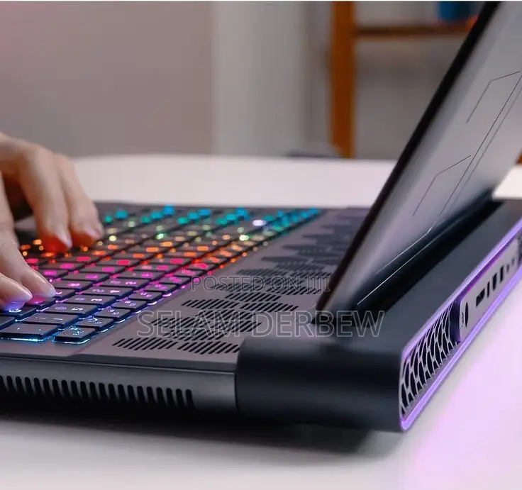 New Laptop Dell Alienware M16 16GB Intel Core I7 SSD 1T