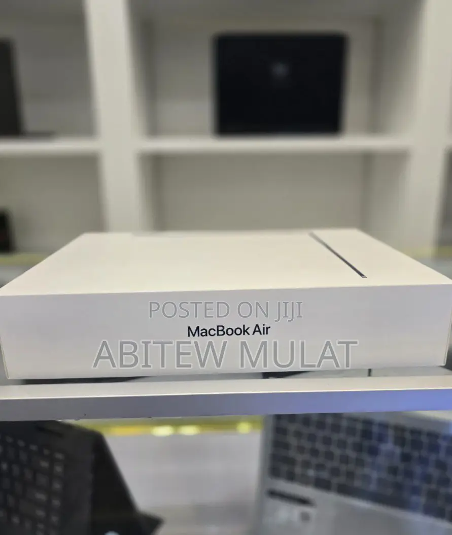 New Laptop Apple MacBook Air 2022 M2 8GB Apple M2 SSD 256GB