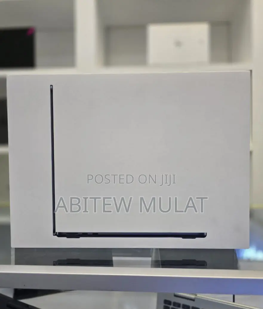 New Laptop Apple MacBook Air 2022 M2 8GB Apple M2 SSD 256GB