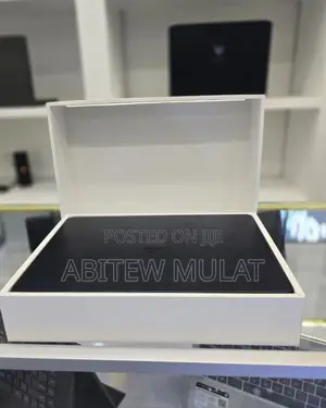 New Laptop Apple MacBook Air 2022 M2 8GB Apple M2 SSD 256GB