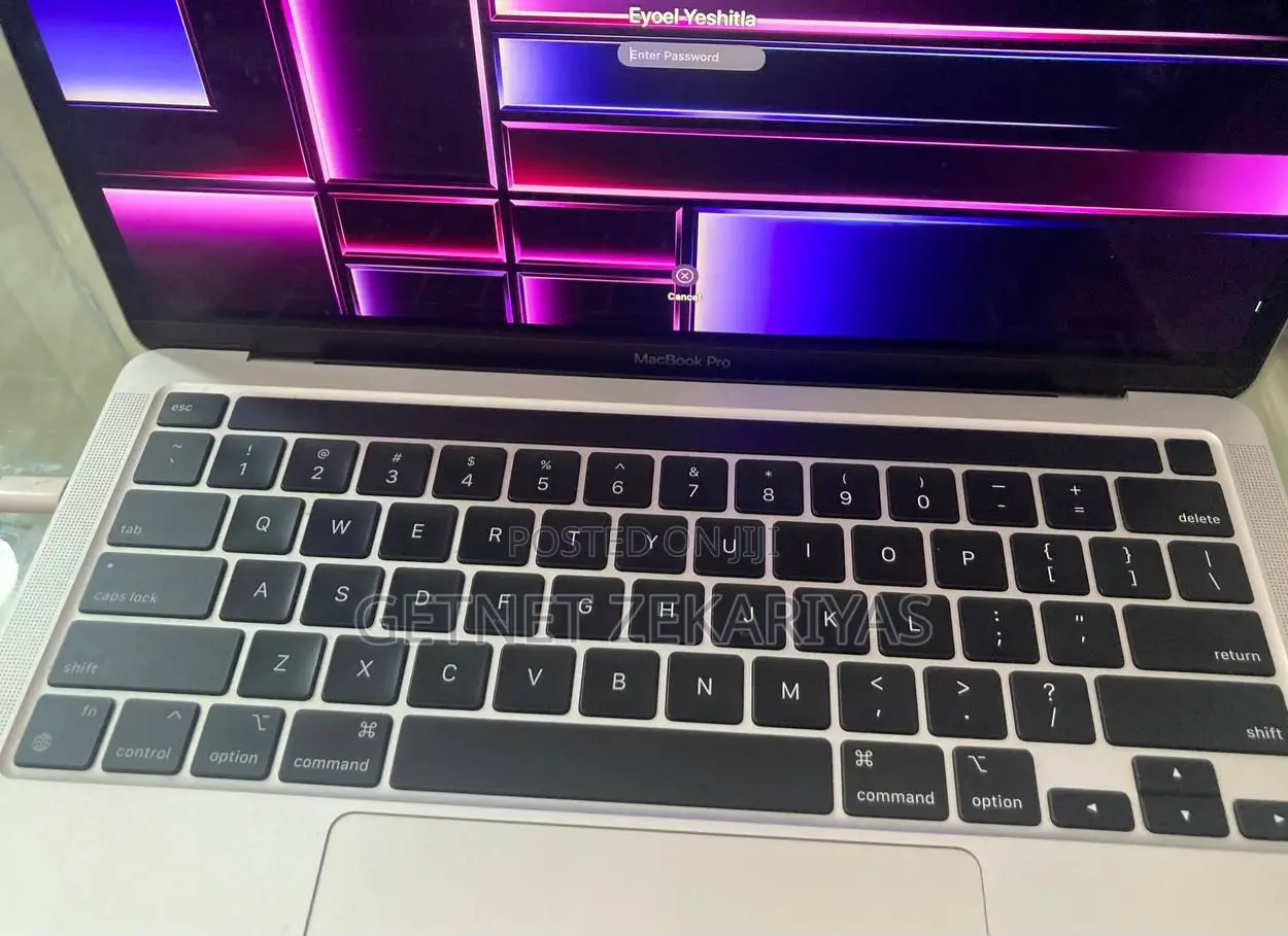 New Laptop Apple MacBook Pro M1 8GB Apple M1 SSD 256GB