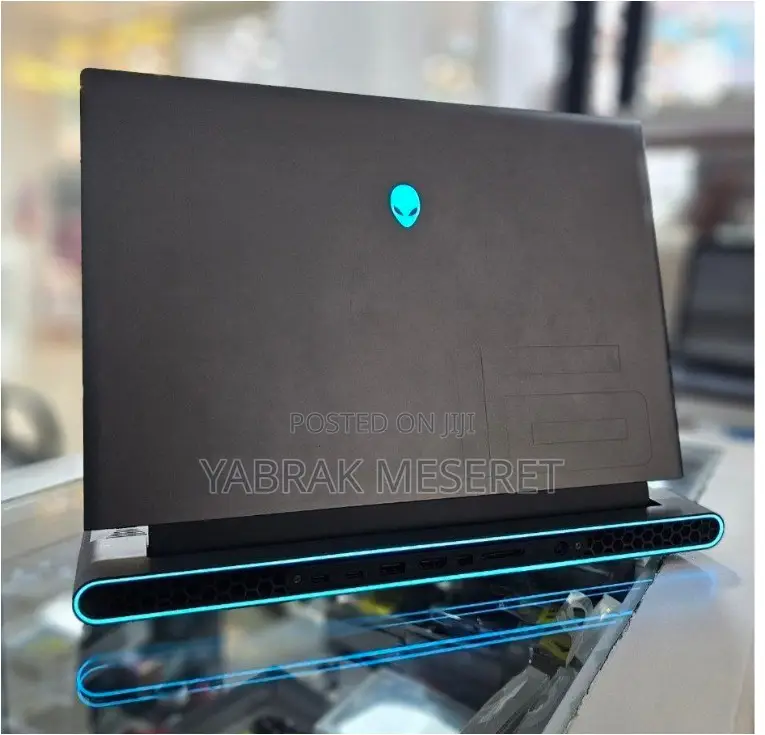 New Laptop Alienware M17x R2 16GB Intel Core I7 SSD 1T