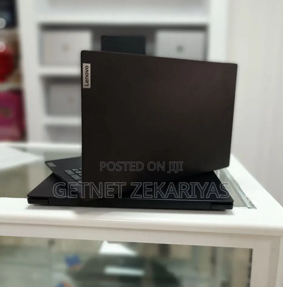 New Laptop Lenovo V15 8GB AMD Ryzen 3 SSD 256GB