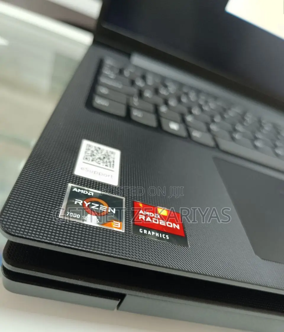New Laptop Lenovo V15 8GB AMD Ryzen 3 SSD 256GB