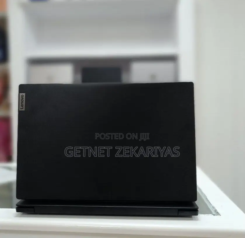 New Laptop Lenovo V15 8GB AMD Ryzen 3 SSD 256GB