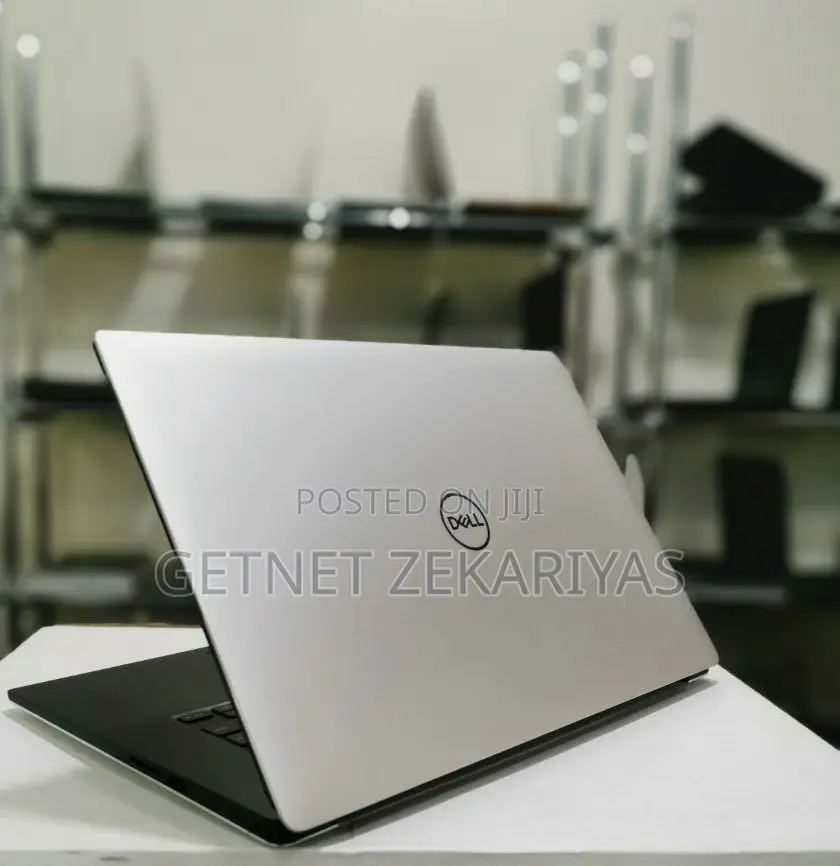 New Laptop Dell Precision 5520 16GB Intel Core I7 SSD 512GB