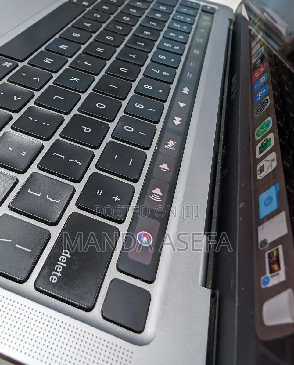 New Laptop Apple MacBook Pro 2020 8GB Intel Core I5 SSD 256GB