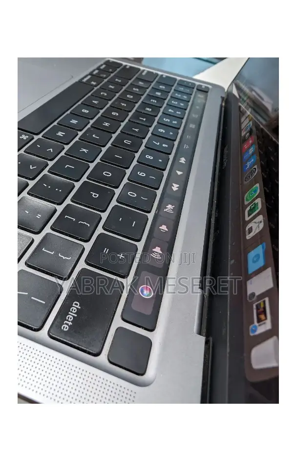 New Laptop Apple MacBook 2020 8GB Intel Core I5 SSD 256GB