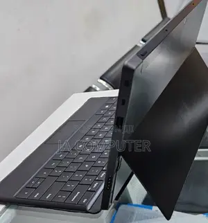 New Laptop Microsoft Surface 2GB Intel Core i3 SSD 32GB