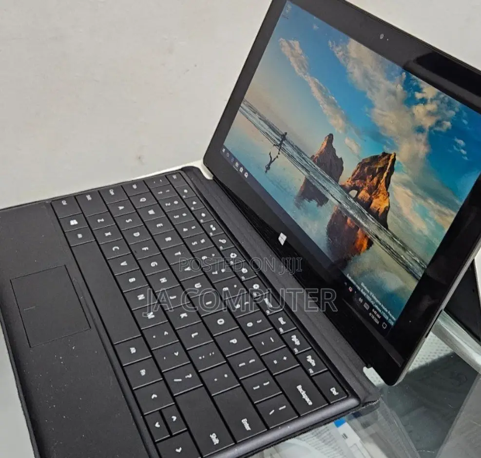 New Laptop Microsoft Surface 2GB Intel Core i3 SSD 32GB