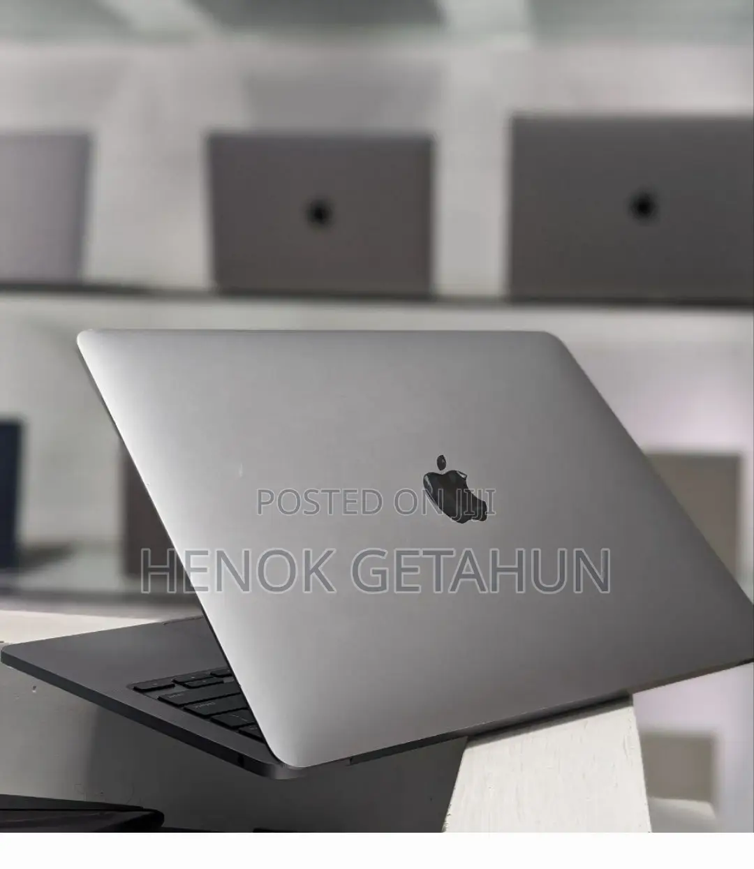 New Laptop Apple MacBook Pro 2020 8GB Intel Core I5 SSD 256GB