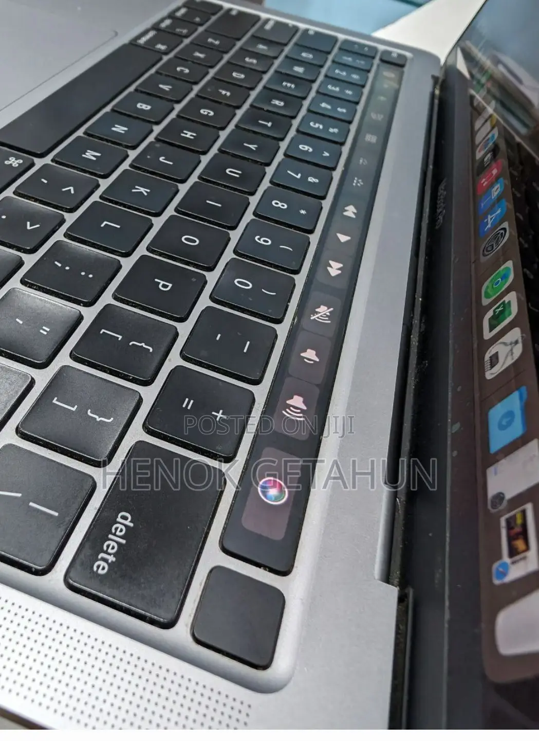 New Laptop Apple MacBook Pro 2020 8GB Intel Core I5 SSD 256GB