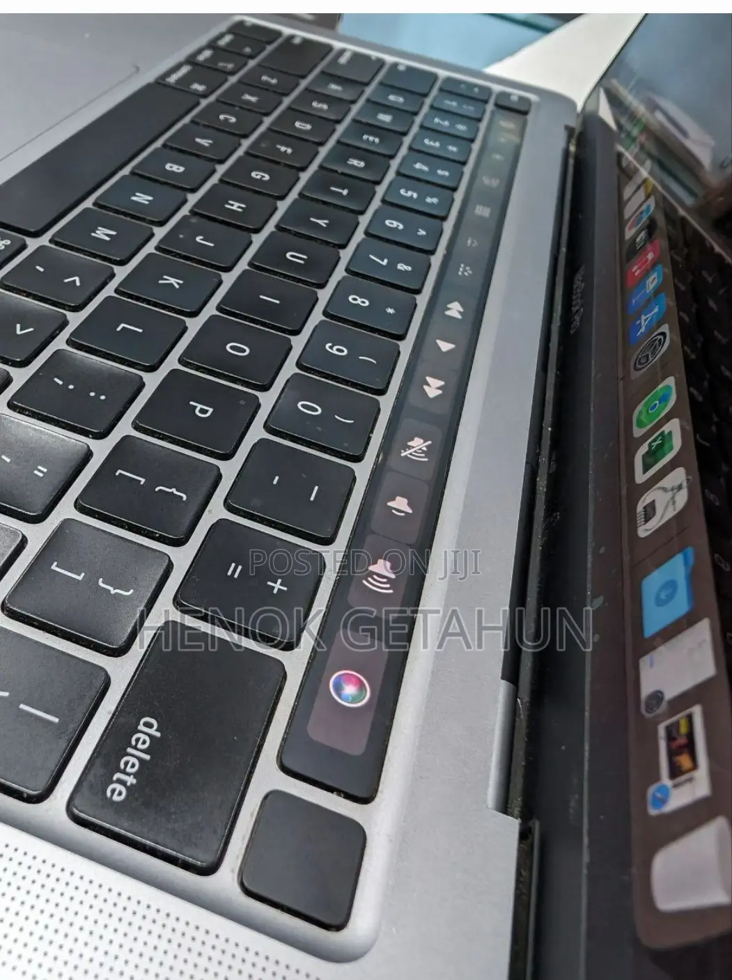 New Laptop Apple MacBook Pro 2020 8GB Intel Core I5 SSD 256GB