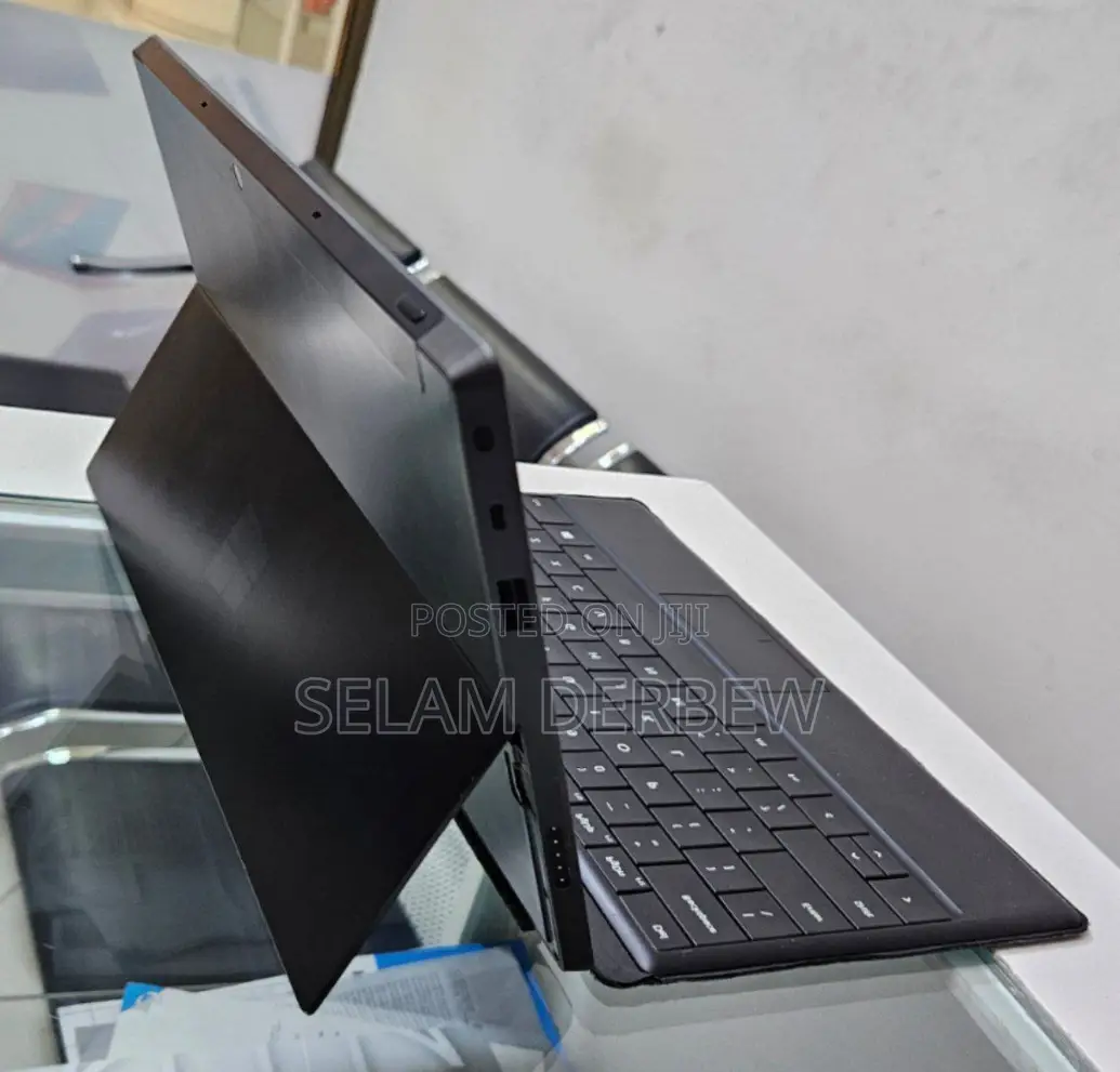 New Microsoft Surface 32 GB Black