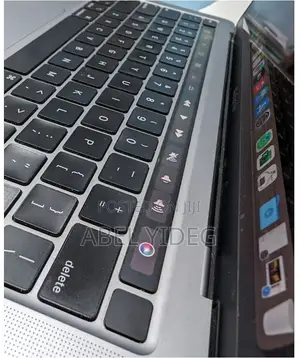 New Laptop Apple MacBook Pro 2020 8GB Intel Core I5 SSD 256GB