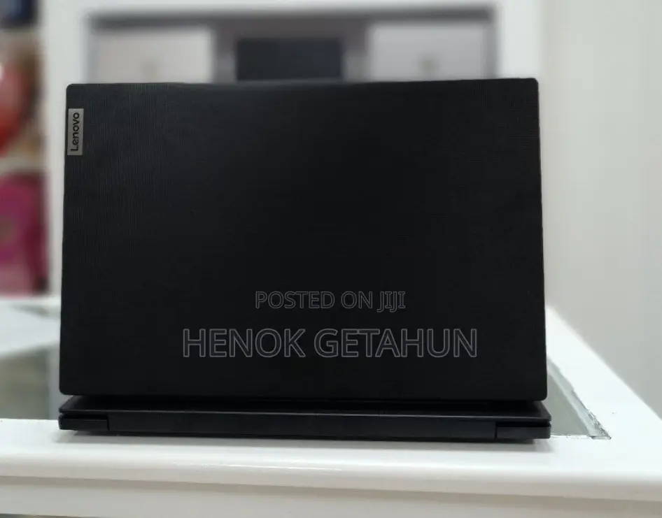 New Laptop Lenovo V15 8GB AMD Ryzen 3 SSD 256GB