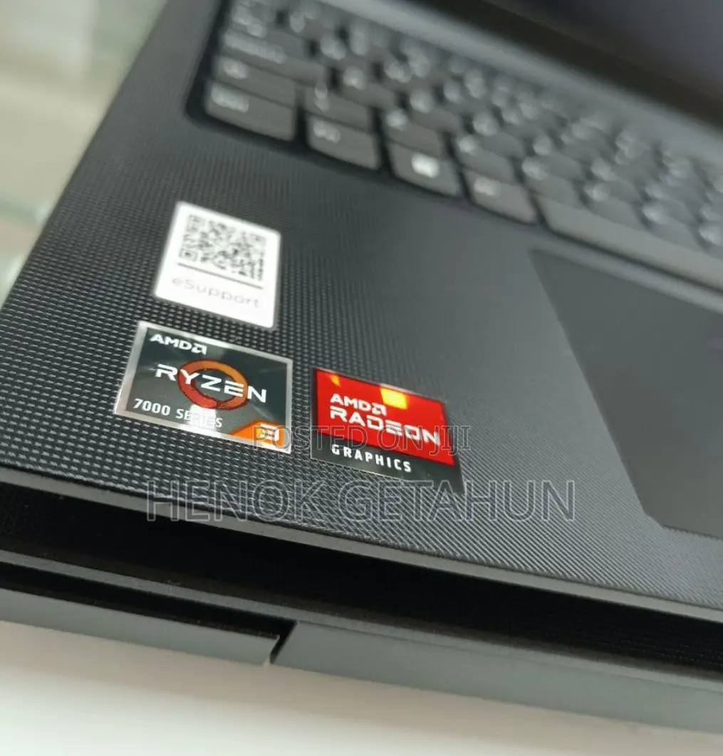 New Laptop Lenovo V15 8GB AMD Ryzen 3 SSD 256GB