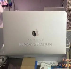 New Laptop Apple MacBook Pro 2020 M1 8GB Apple M1 Pro SSD 256GB