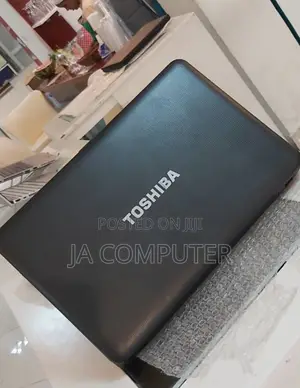 Laptop Toshiba Satellite C665 4GB Intel Core I3 HDD 1T