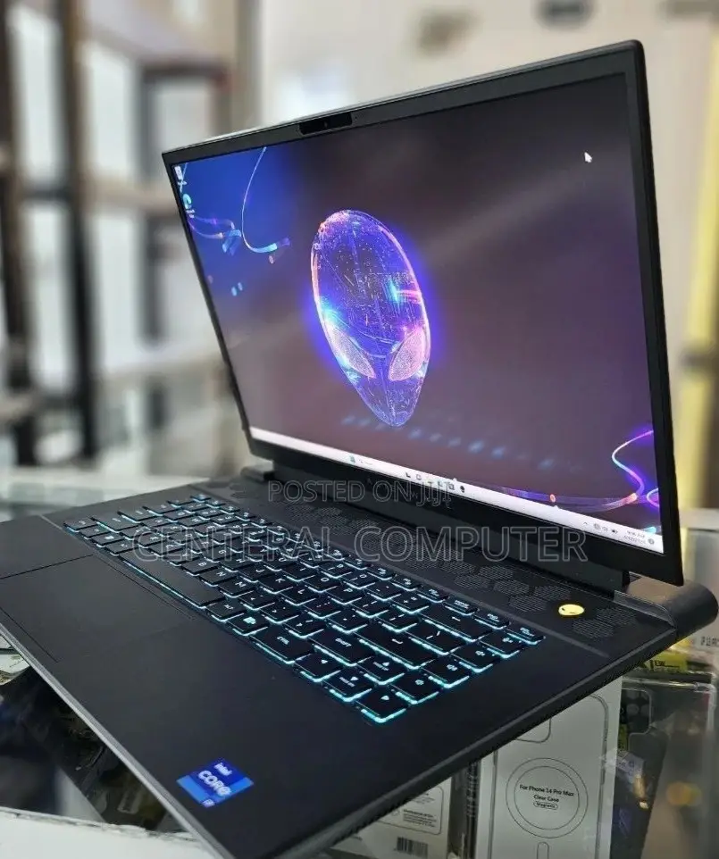 New Laptop Alienware M17x R2 24GB Intel Core I7 SSD 1T