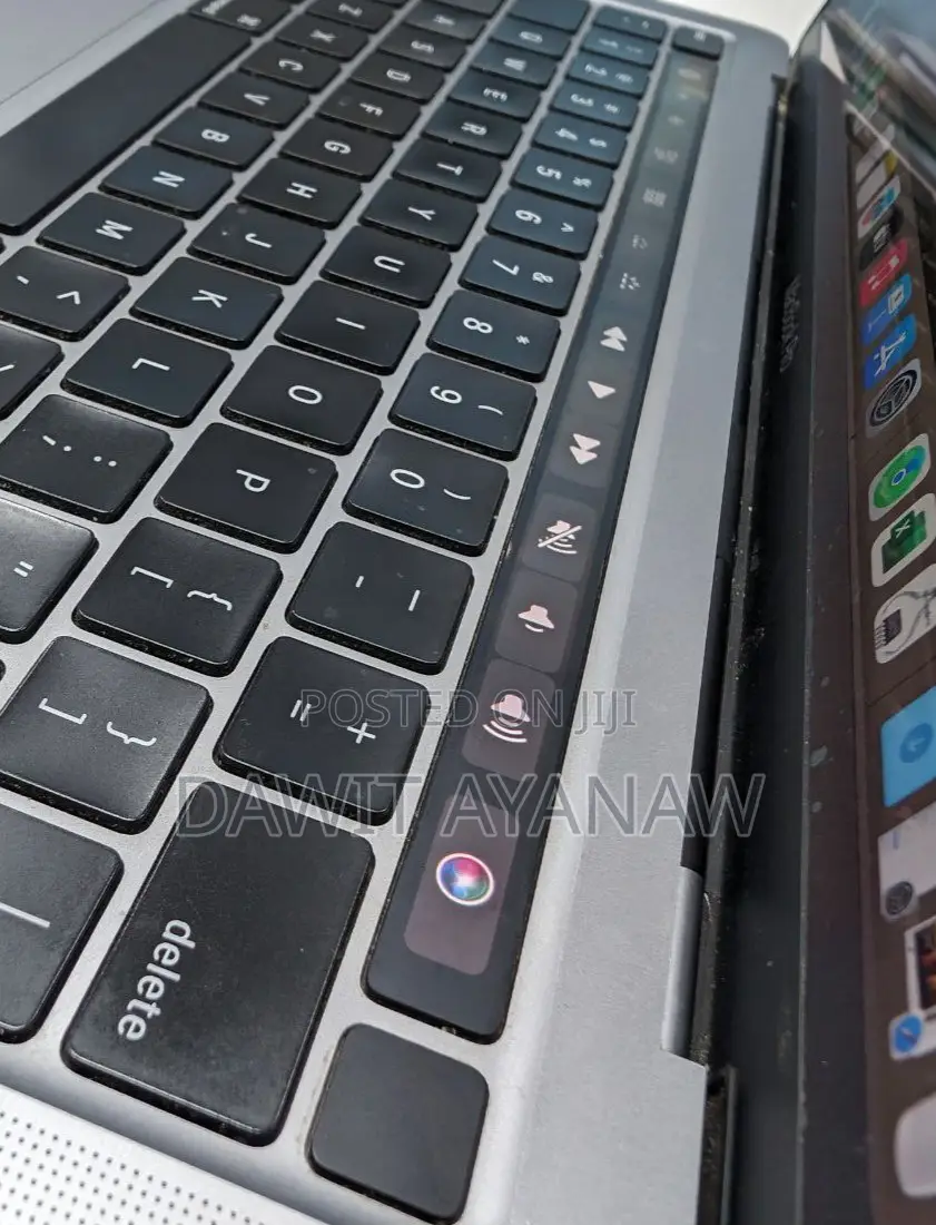 New Laptop Apple MacBook Pro 2020 8GB Intel Core I5 SSD 256GB