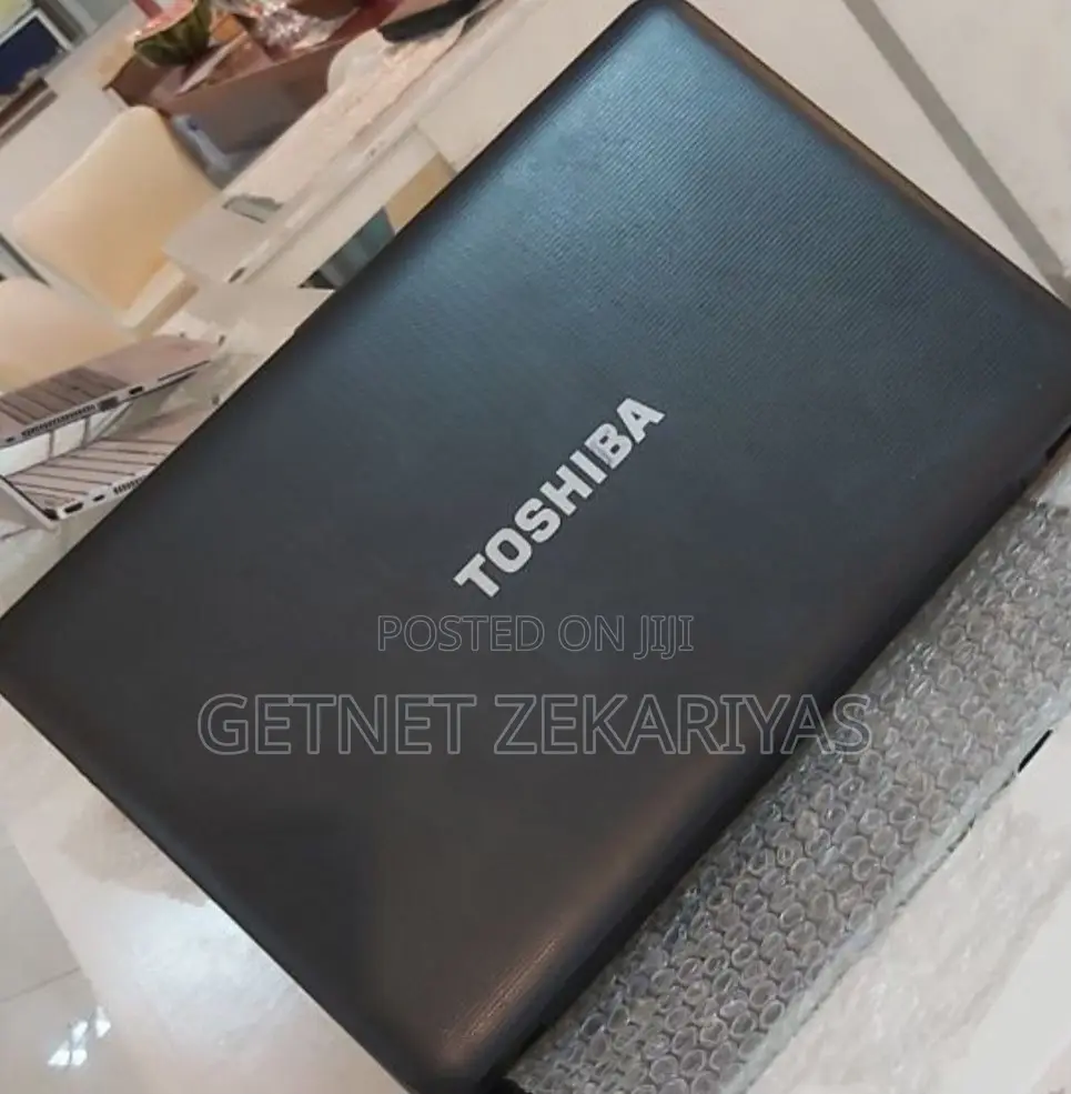 New Laptop Toshiba Satellite C665 4GB Intel Core I3 HDD 1T