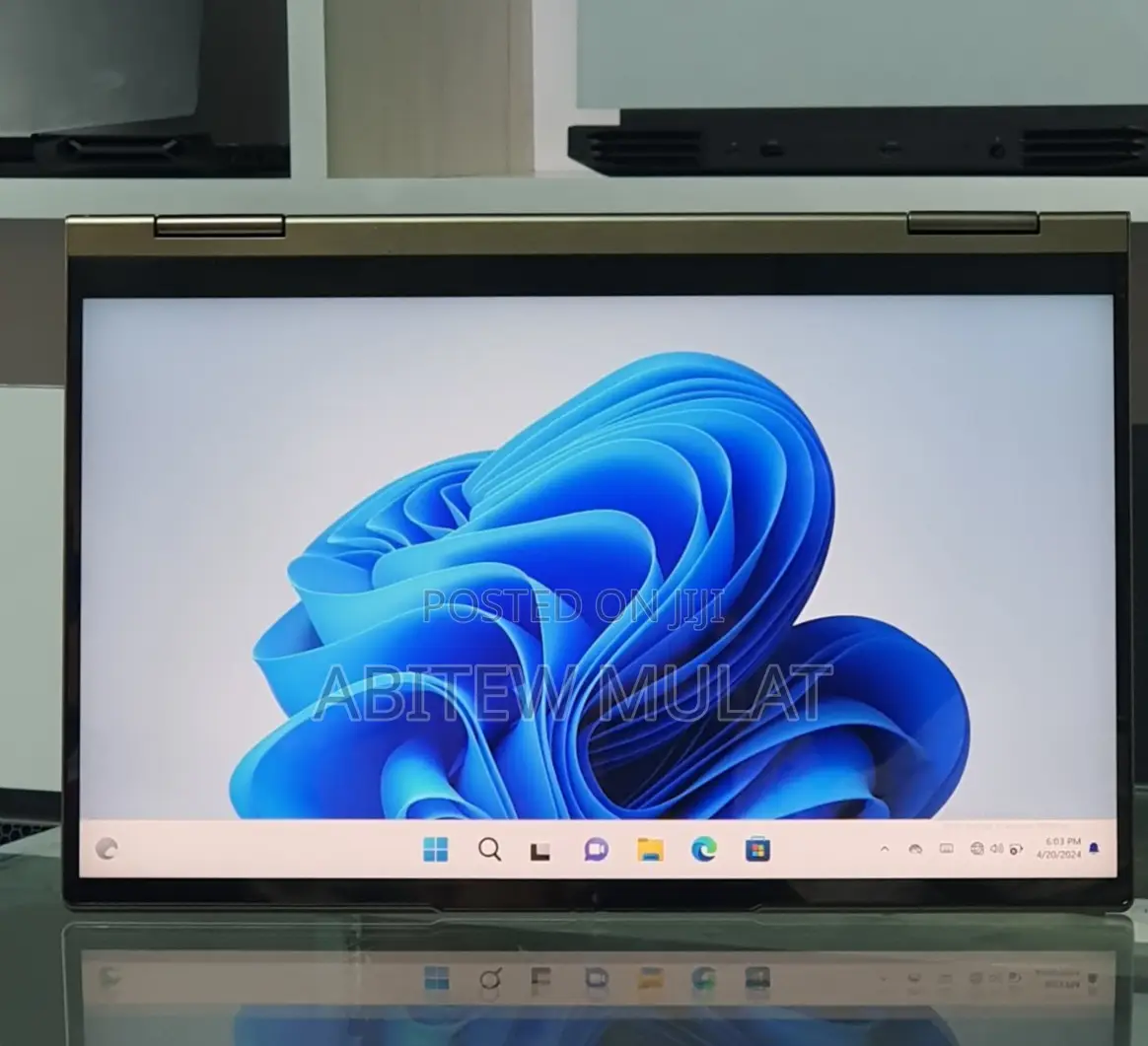 New Laptop Lenovo Yoga 710 12GB Intel Core I5 SSD 512GB