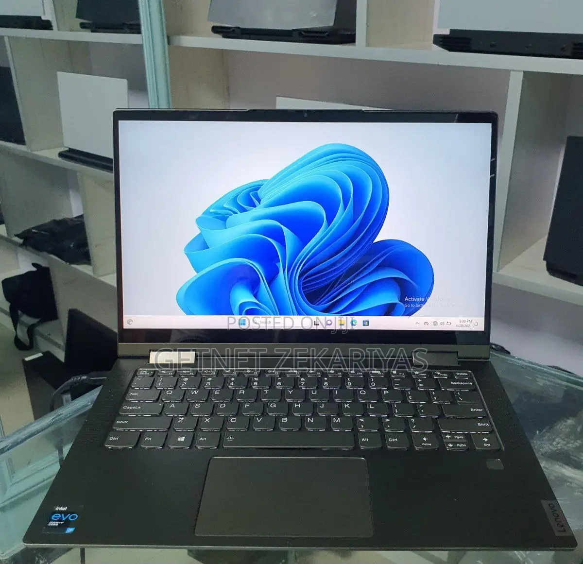 New Laptop Lenovo Yoga 710 12GB Intel Core I5 SSD 512GB