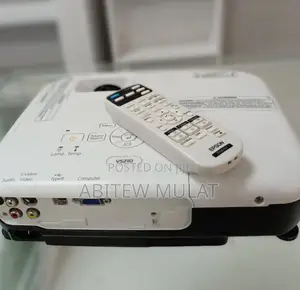 Used Epson VS210 Projector With Remote 
Resolution Maximum