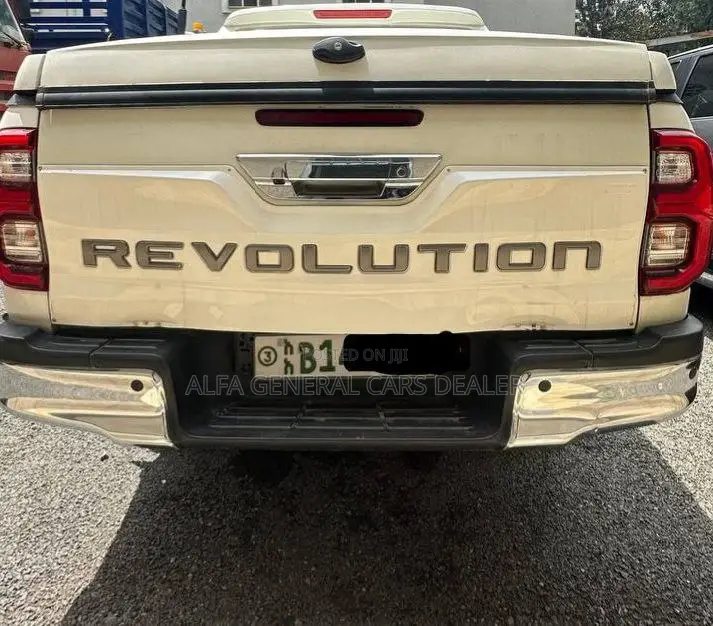 Toyota Hilux 2020 White