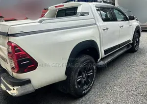 Toyota Hilux 2020 White