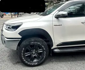Toyota Hilux 2020 White