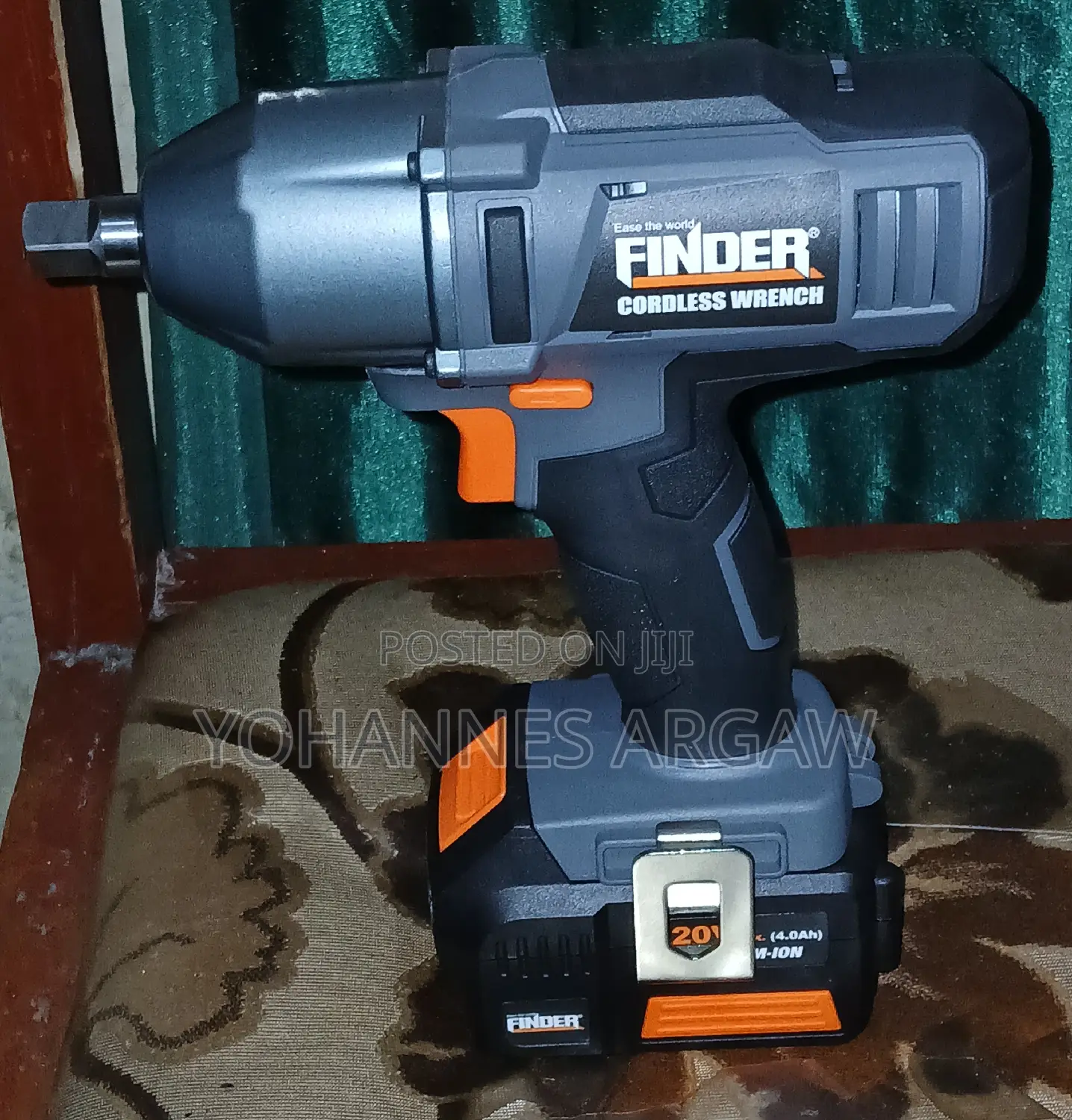 Impact Wrench 20 v 2 Battery Finder