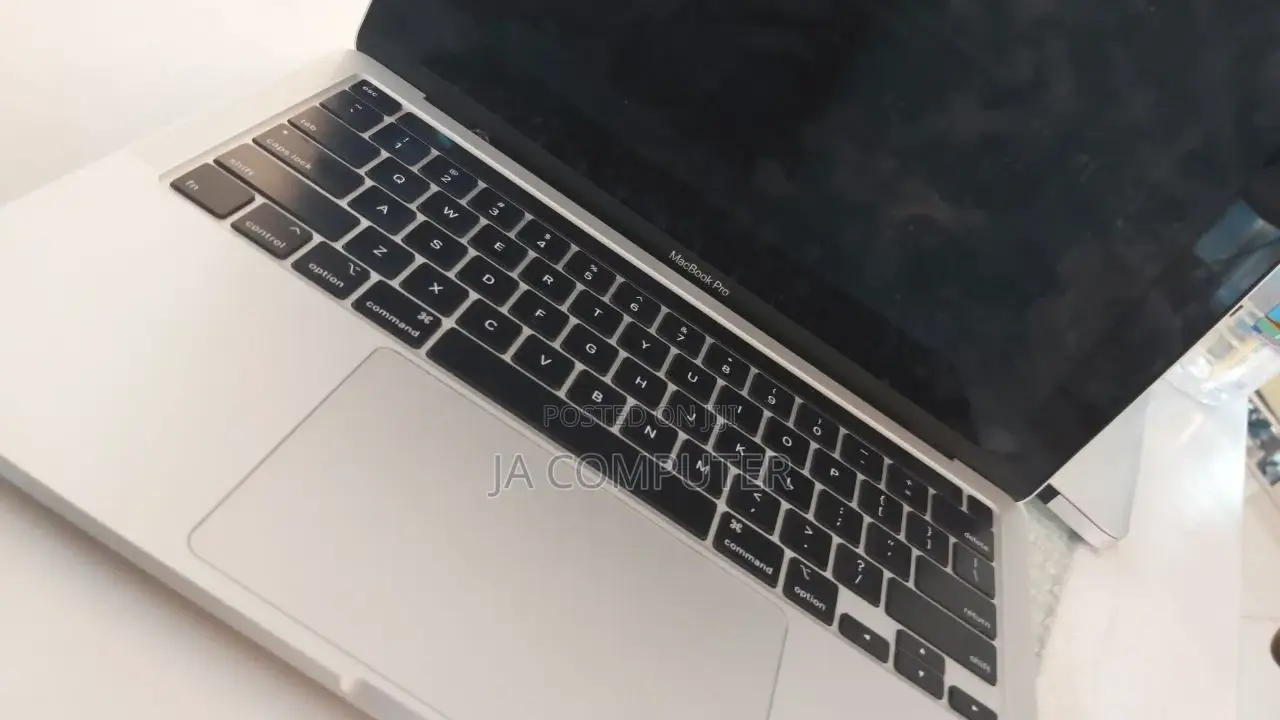 New Laptop Apple MacBook 2020 8GB Intel Core I5 SSD 256GB