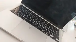 New Laptop Apple MacBook 2020 8GB Intel Core I5 SSD 256GB