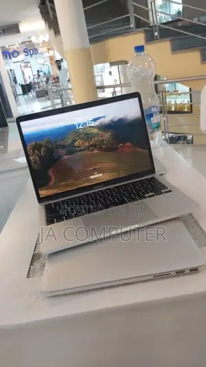 New Laptop Apple MacBook 2020 8GB Intel Core I5 SSD 256GB