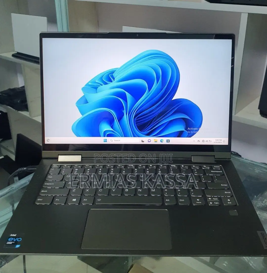 New Laptop Lenovo Yoga 700 12GB Intel Core I5 SSD 512GB