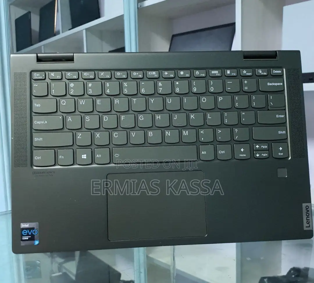 New Laptop Lenovo Yoga 700 12GB Intel Core I5 SSD 512GB