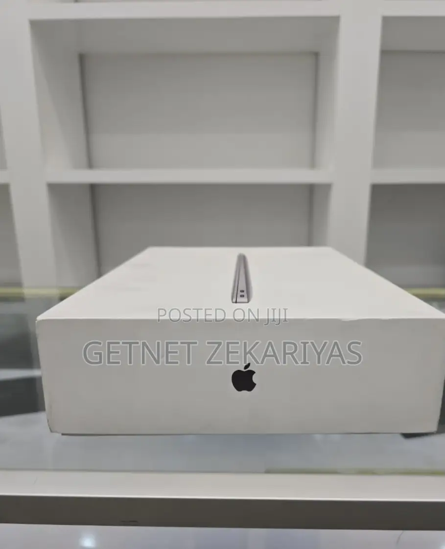 New Laptop Apple MacBook Air 8GB Apple M1 SSD 512GB