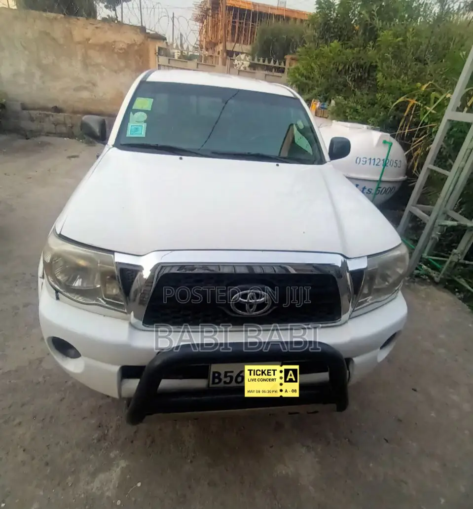 Toyota Tacoma 2011 White